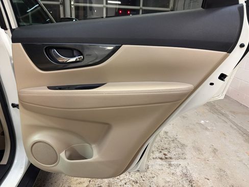 Used 2016 Nissan Rogue SL w/ SL Premium Package image 25