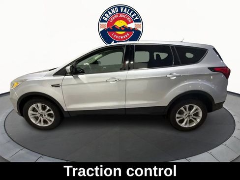Used 2019 Ford Escape SE image 9