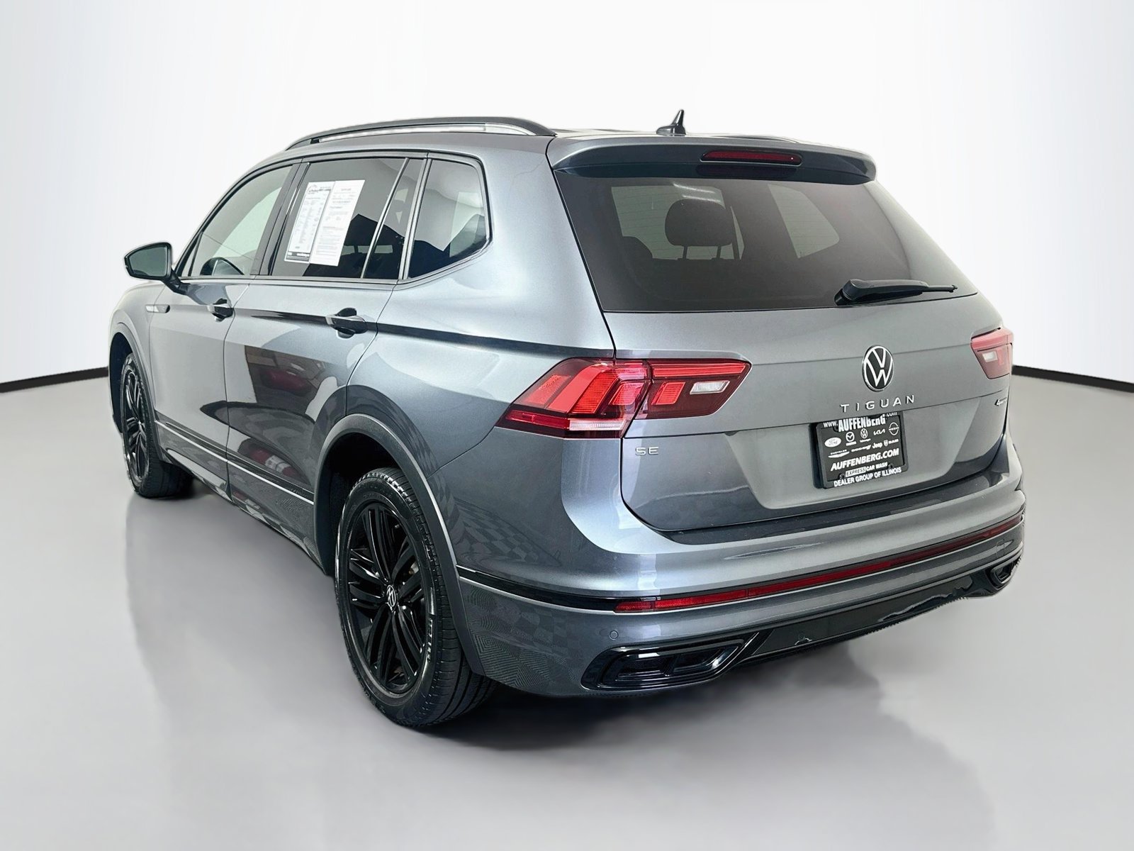Used 2022 Volkswagen Tiguan SE R-Line AWD/4WD image 5
