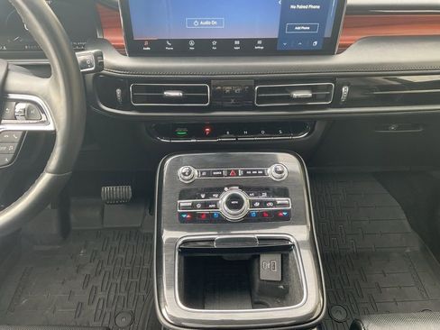 Used 2023 Lincoln Nautilus Reserve w/ Equipment Group 202A image 15