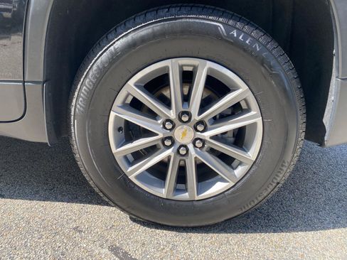 Used 2023 Chevrolet Traverse LT w/ LPO, Floor Liner Package AWD/4WD image 11