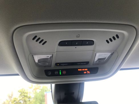 Used 2020 Chevrolet Traverse LT w/ LT Premium Package image 33