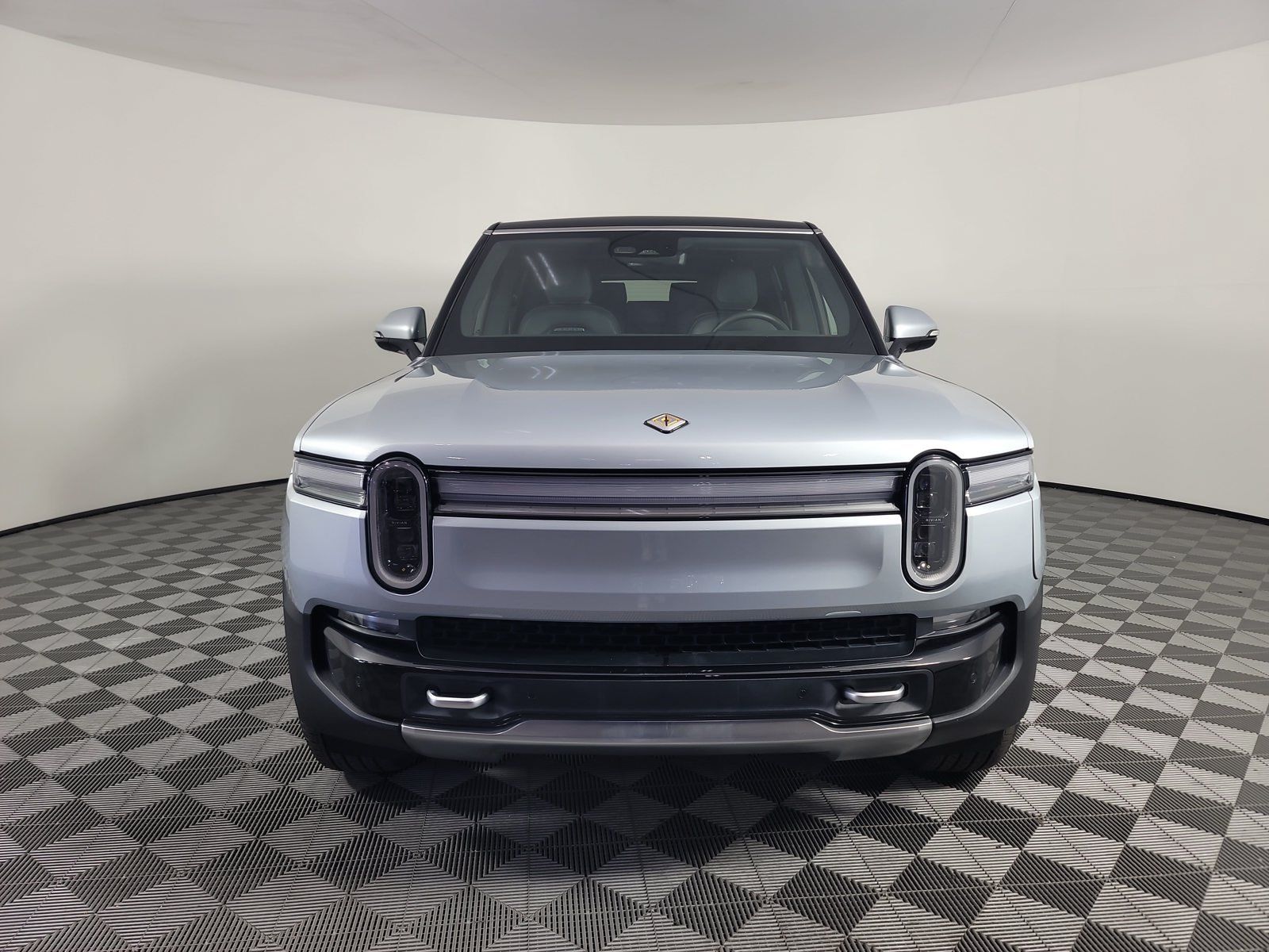 Used 2025 Rivian R1S Adventure Dual AWD/4WD image 8
