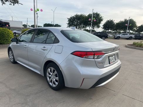 Used 2020 Toyota Corolla LE FWD image 4