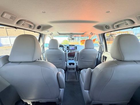 Used 2014 Toyota Sienna XLE AWD/4WD image 24