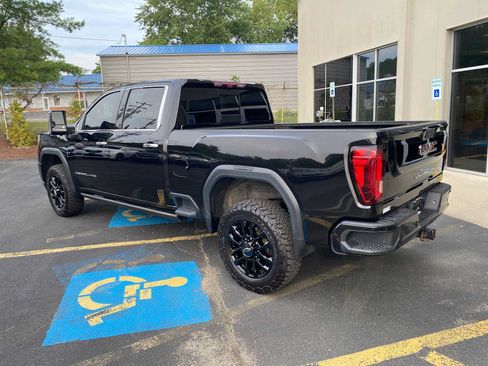 Used 2022 GMC Sierra 2500 Denali w/ Denali Black Diamond Edition AWD/4WD image 3