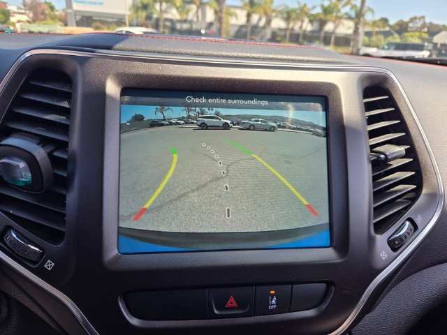 Used 2022 Jeep Cherokee Trailhawk w/ Premium Leather Package AWD/4WD image 10