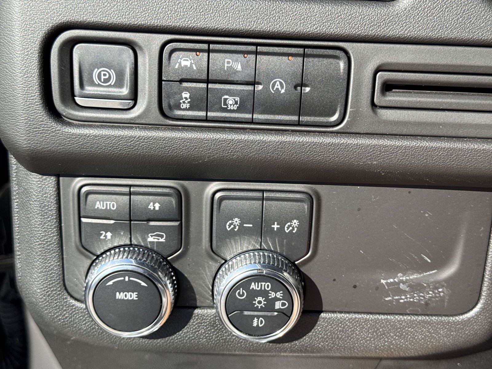 Used 2023 GMC Yukon SLT w/ SLT Luxury Package AWD/4WD image 24