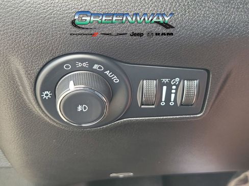 Used 2023 Jeep Compass Latitude image 23