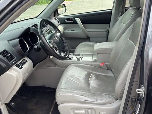 Used 2011 Toyota Highlander SE w/ Tow Pkg AWD/4WD image 18