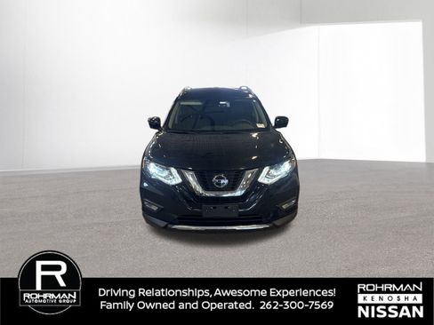 Used 2020 Nissan Rogue SL w/ Premium Package image 2