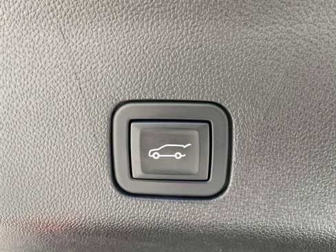 Used 2023 GMC Yukon XL Denali Ultimate AWD/4WD image 11