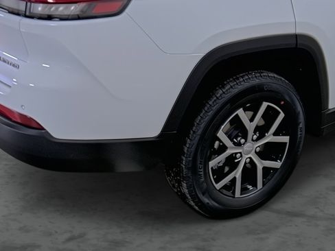 New 2025 Jeep Grand Cherokee L Limited image 12