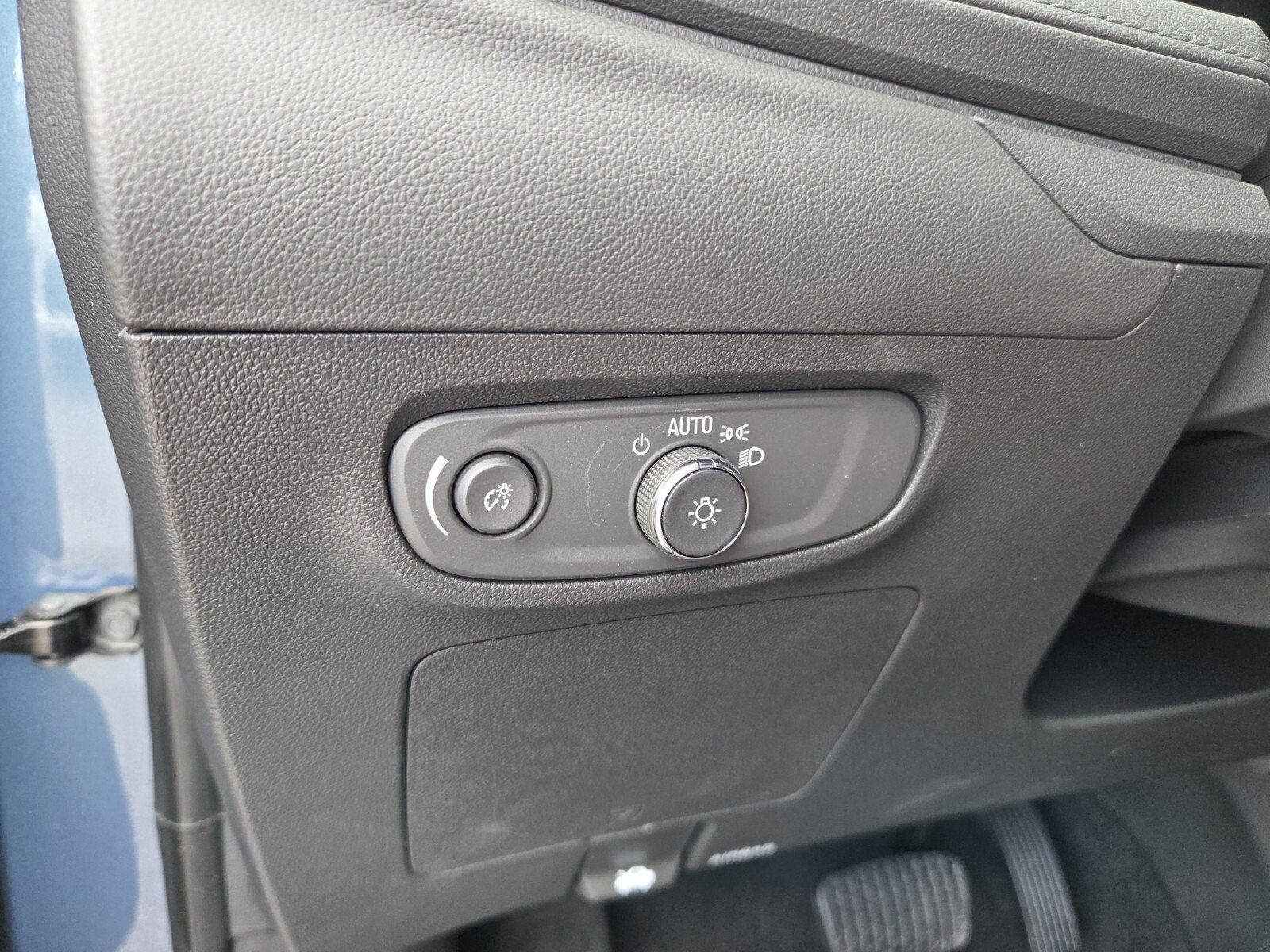 Used 2026 Buick Encore GX Sport Touring w/ Comfort Package FWD image 30