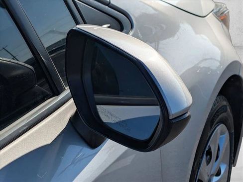 Used 2021 Toyota Corolla LE image 4