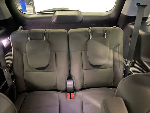 Used 2022 Ford Explorer XLT AWD/4WD image 12