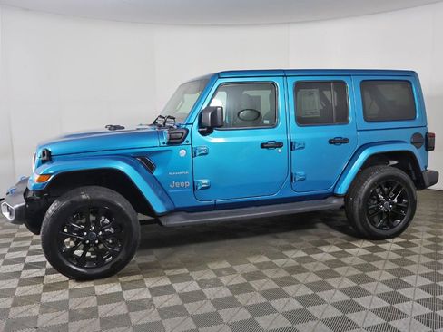 Used 2024 Jeep Wrangler Unlimited Sahara AWD/4WD image 16