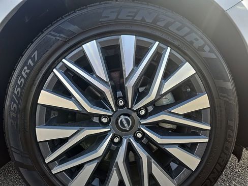 Used 2024 Nissan Altima 2.5 SV image 11