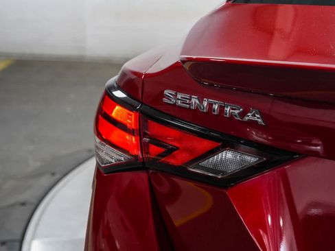 Used 2023 Nissan Sentra SR w/ SR Premium Package FWD image 11