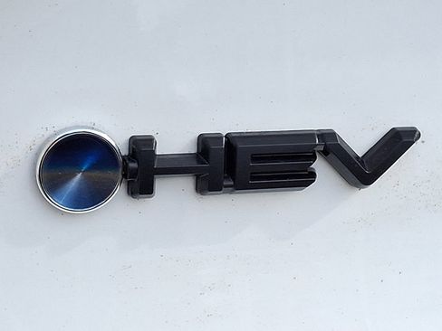 Used 2025 Toyota Camry SE w/ Convenience Package image 32