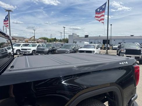 Used 2024 GMC Sierra 1500 Elevation w/ LPO, Elevation Black Package AWD/4WD image 9