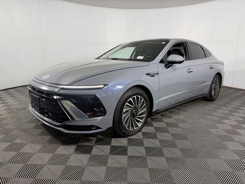 Used 2024 Hyundai Sonata Limited FWD image 3