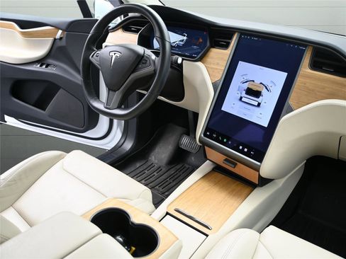 Used 2018 Tesla Model X P100D image 22