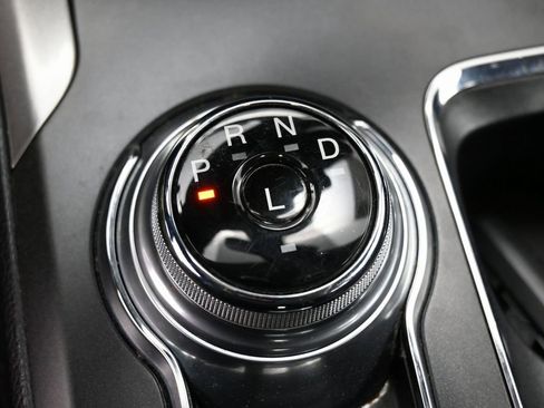 Used 2020 Ford Fusion SE image 28