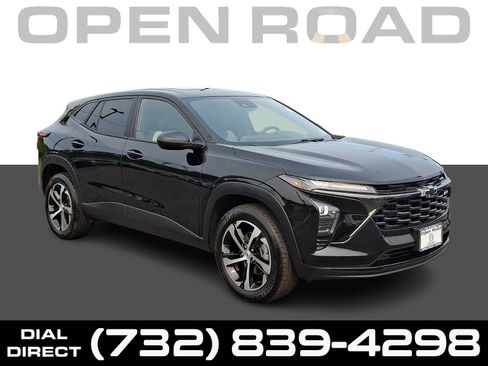 Used 2024 Chevrolet Trax RS w/ Sunroof Package FWD image 1