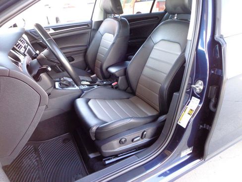 Used 2017 Volkswagen Golf 4-Door image 14