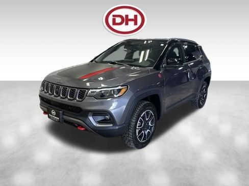 Used 2024 Jeep Compass Trailhawk w/ Trailhawk Elite Group AWD/4WD image 7