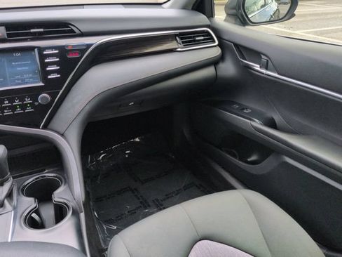 Used 2018 Toyota Camry LE FWD image 16
