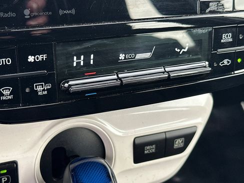 Used 2017 Toyota Prius Three image 26