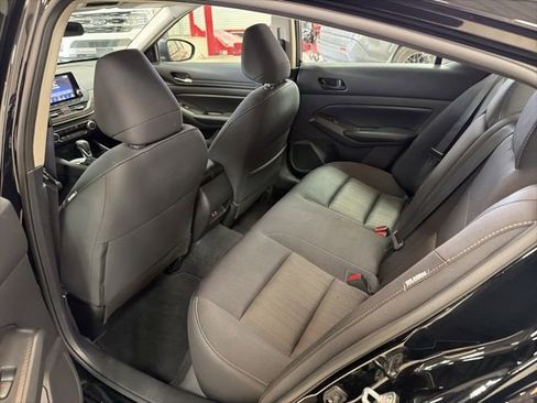 Used 2024 Nissan Altima 2.5 SV image 13