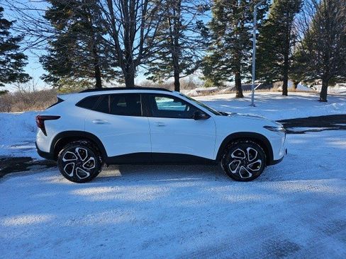 Used 2024 Chevrolet Trax RS w/ Sunroof Package image 7