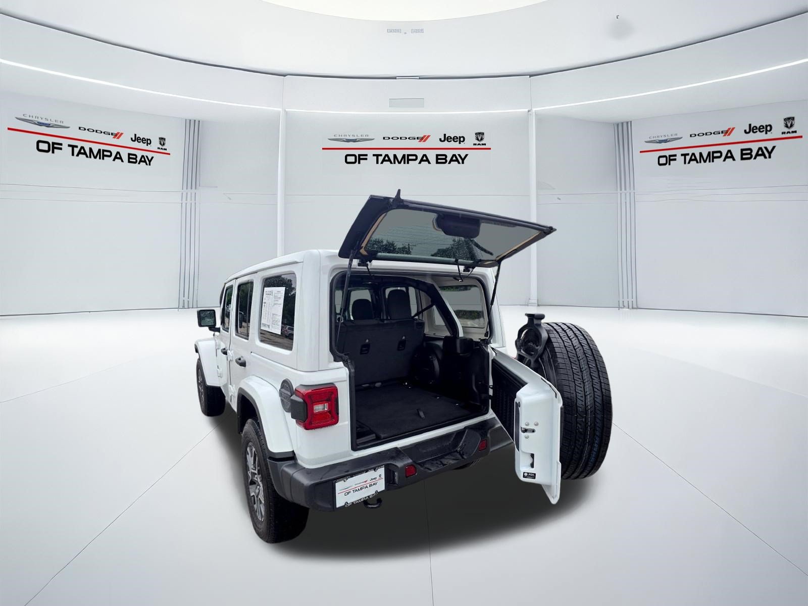 Used 2026 Jeep Wrangler Unlimited Sahara AWD/4WD image 36