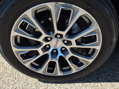 Used 2025 GMC Yukon XL Denali image 25