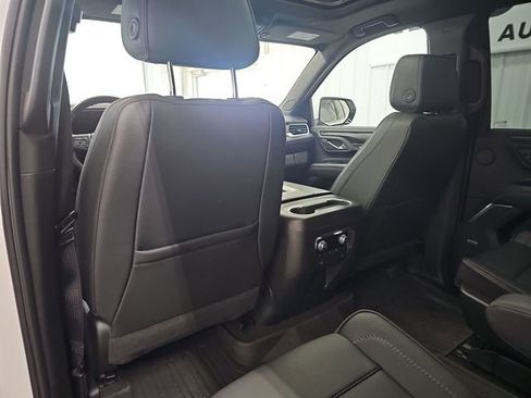 Used 2022 GMC Yukon XL Denali w/ Denali Premium Package AWD/4WD image 39