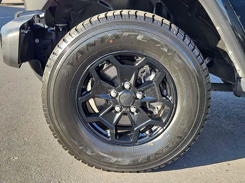 Used 2022 Jeep Gladiator Sport image 13