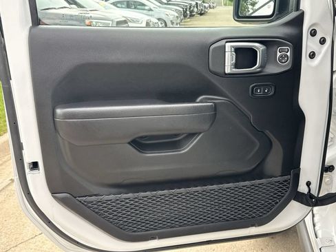 Used 2024 Jeep Wrangler Unlimited Rubicon AWD/4WD image 23