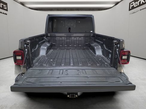 Used 2024 Jeep Gladiator Mojave w/ Technology Group AWD/4WD image 10