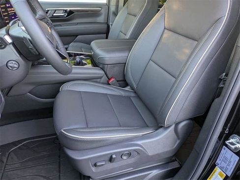 New 2026 Chevrolet Suburban Premier image 11