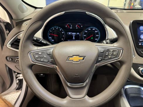 Used 2021 Chevrolet Malibu LT FWD image 16
