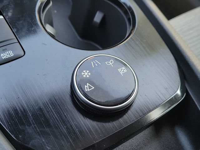 Used 2022 Nissan Rogue SV AWD/4WD image 25