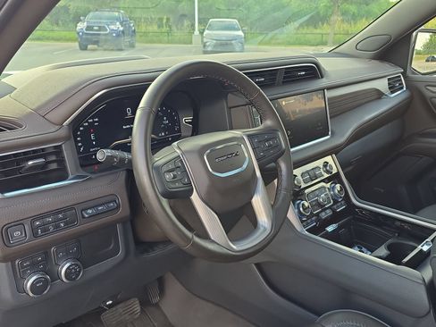 Used 2024 GMC Yukon Denali AWD/4WD image 13
