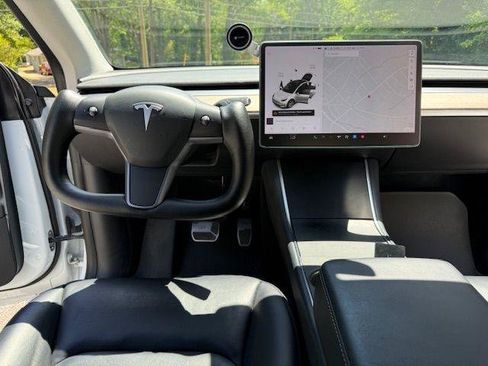 Used 2021 Tesla Model Y Long Range AWD/4WD image 9