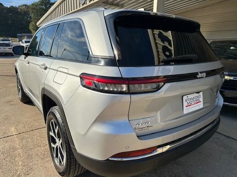 Used 2024 Jeep Grand Cherokee Limited image 12