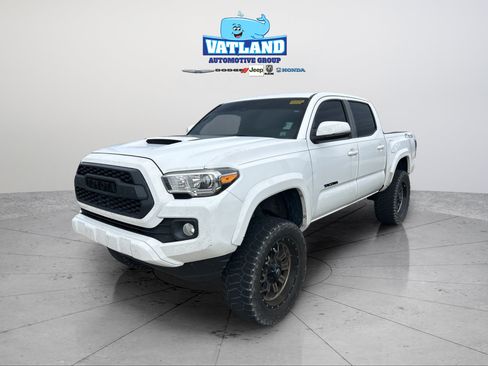 Used 2020 Toyota Tacoma TRD Sport AWD/4WD image 1
