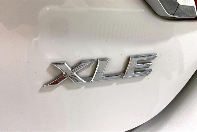 Used 2017 Toyota Camry XLE w/ Moonroof Package FWD image 8