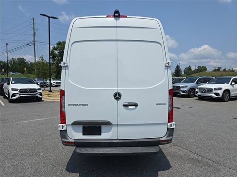 Used 2022 Mercedes-Benz Sprinter 2500 image 8